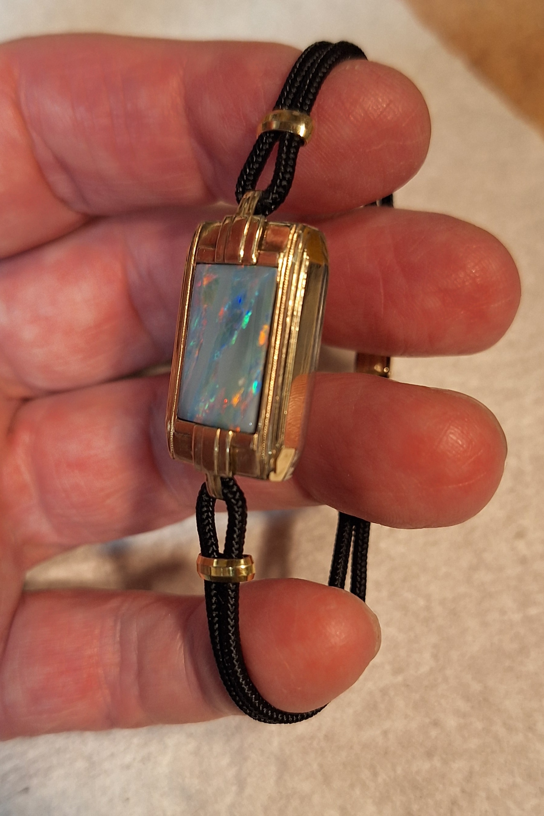 Opal pendant gold setting